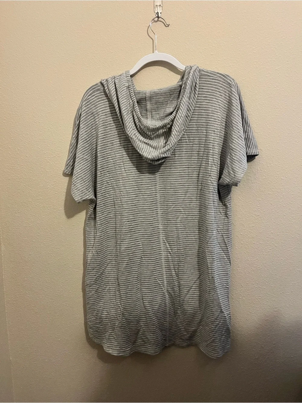 Bundle of three Lane Bryant Livi Active Hooded Short-Sleeve Pullover - Picture 8 of 9
